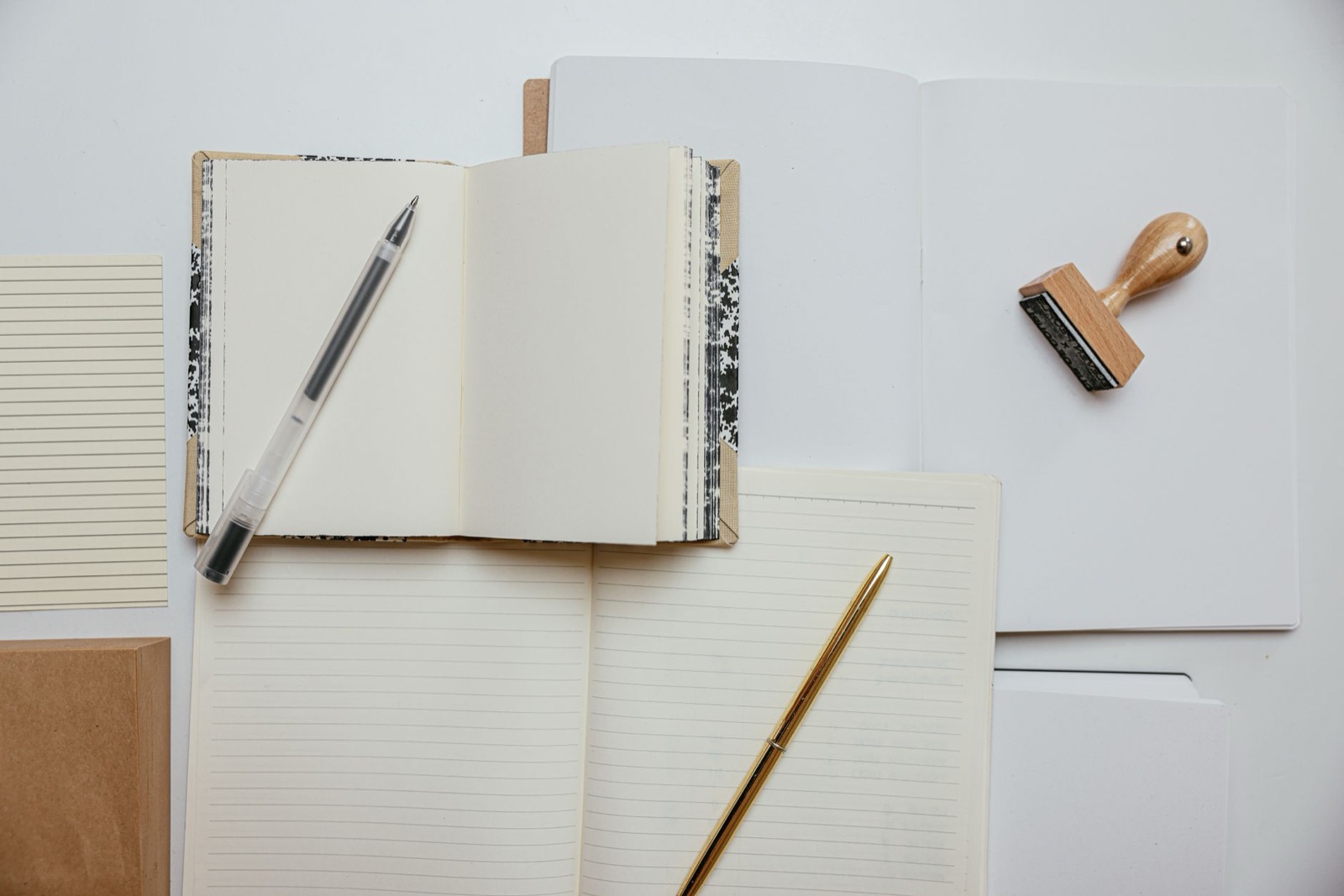 Ruhiger Arbeitsraum und Arbeitsmaterialien